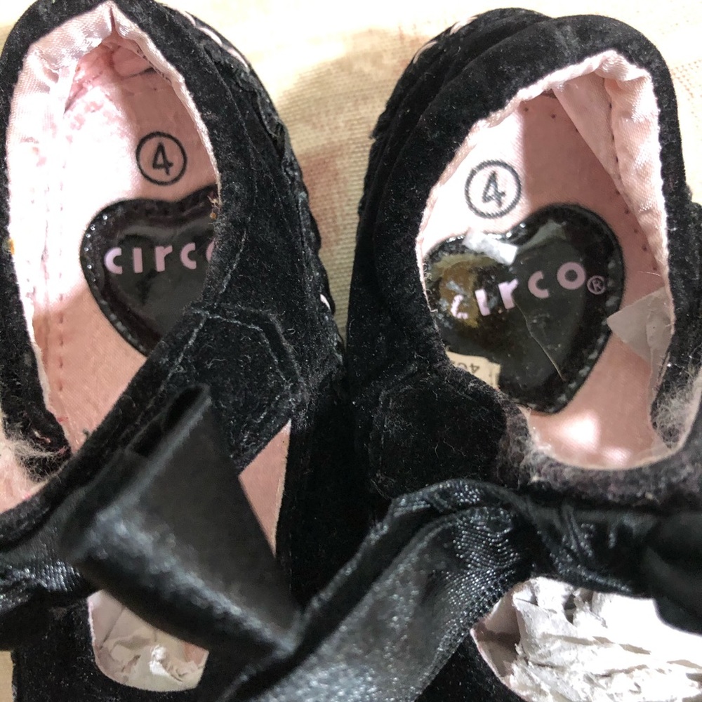 Toddlers Girls Shoes 2 Pair - Picture 6 of 8